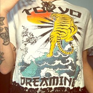 Forever 21 graphic tee small